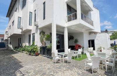 Stunning 11-Room Hotel for Sale in Lekki Phase 1 - Rooftop Terrace, Lounge, Bar & More