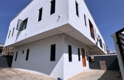 Elegant 3-Bedroom Terrace Duplex with BQ in Ikota Lekki – N85M