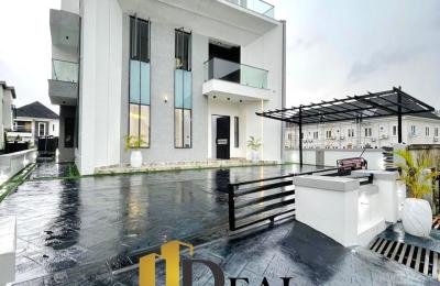 Luxurious 5-Bedroom Detached Duplex with Swimming Pool in Lekki County – ₦400M