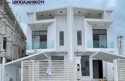 Luxurious 4-Bedroom Semi-Detached Duplex in Chevron, Lekki - N170M
