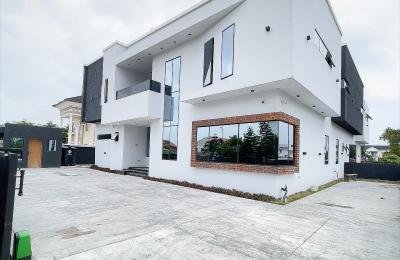 Luxurious 5-Bedroom Fully Detached Duplex in Royal Garden, Lekki - N350M