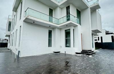 Luxurious 6-Bedroom Fully Detached Duplex with Elevator in Osapa, Lekki – N1.2B