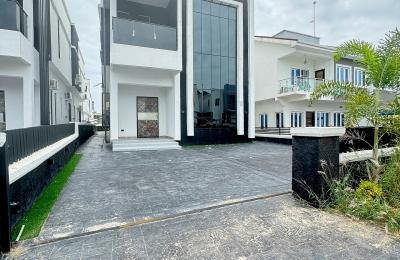 Luxurious 5-Bedroom Duplex in Megamound, Lekki | N280M