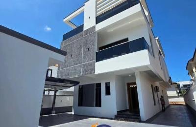 Luxurious 5 Bedroom Detached Duplex with Swimming Pool & Cinema in Lekki Phase 1 - ₦950M