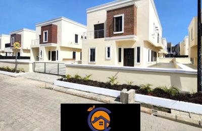 5 Bedroom Detached Duplex with Swimming Pool For Sale
