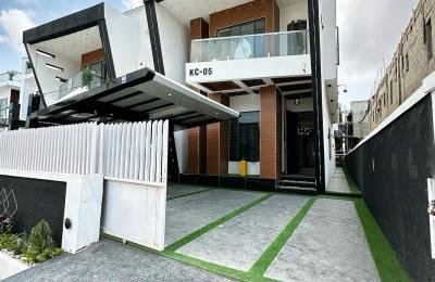 Luxurious 5 Bedroom Detached Home with BQ in Ajah, Lekki - N250M