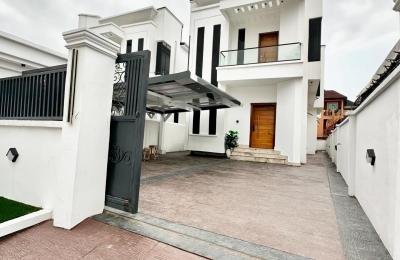 Luxurious 5 Bedroom Detached Home with BQ for Sale in Chevron, Lekki | N310M Negotiable